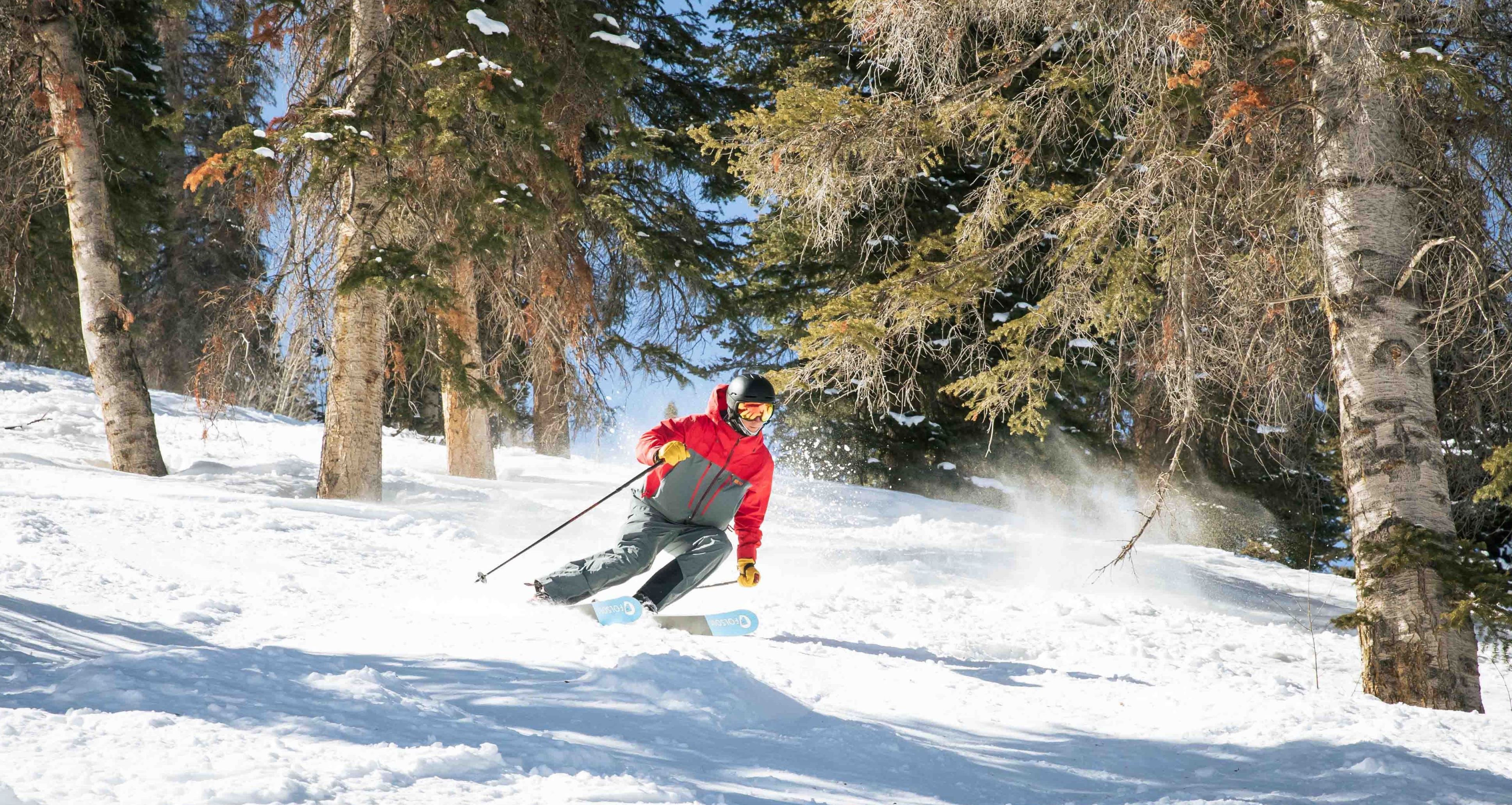 Image of a Yeti Skiing Leonard's Lookout at Sunlight Mountain