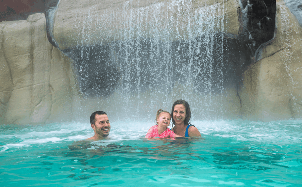 family at hot springs in glenwood springs