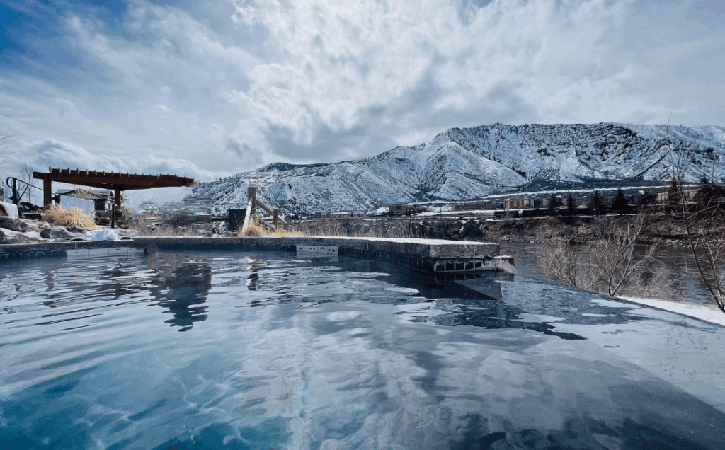 glenwood springs hot spring with mountain